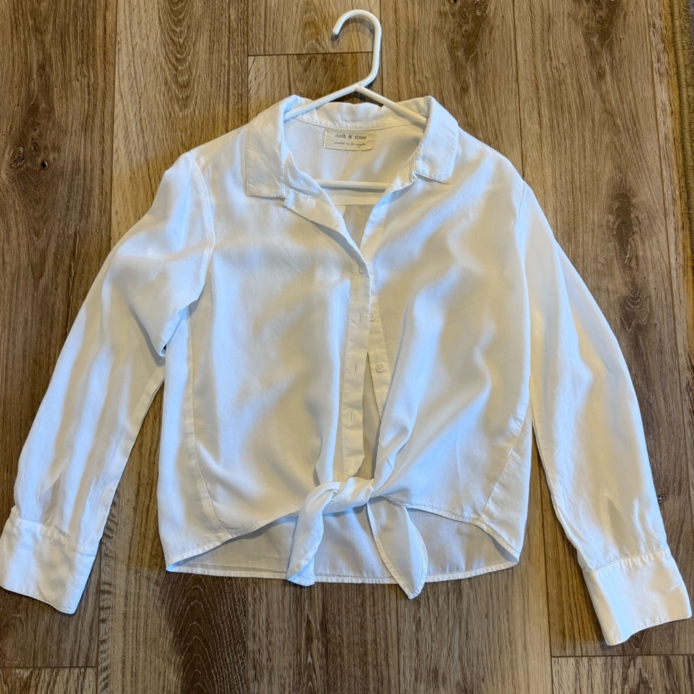 NWOT Cloth and Stone white button down tie waist size medium